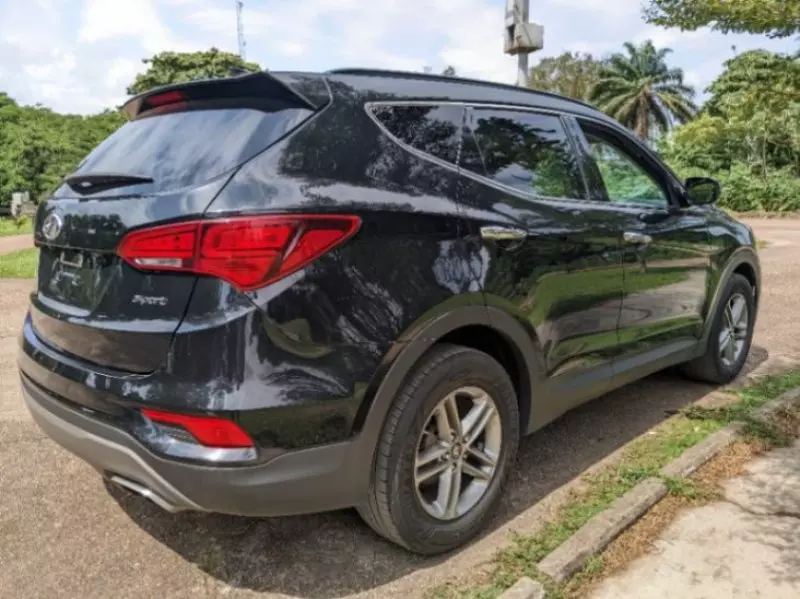 Hyundai Santa Fe   - 2017