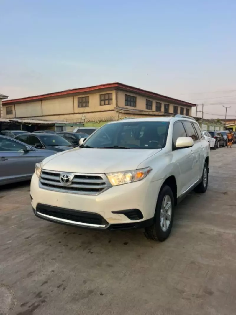 Toyota Highlander   - 2012