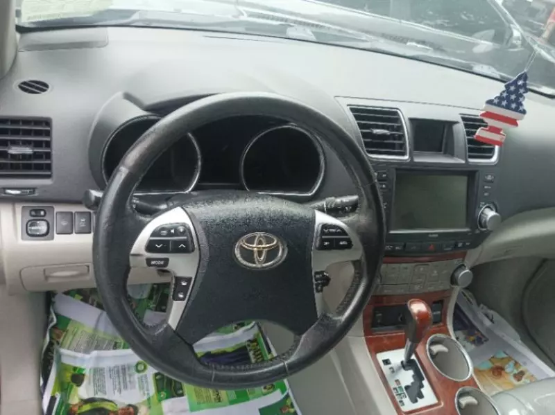 Toyota Highlander   - 2013