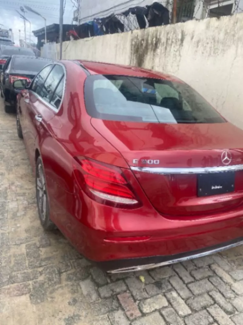 Mercedes-Benz E 300   - 2017