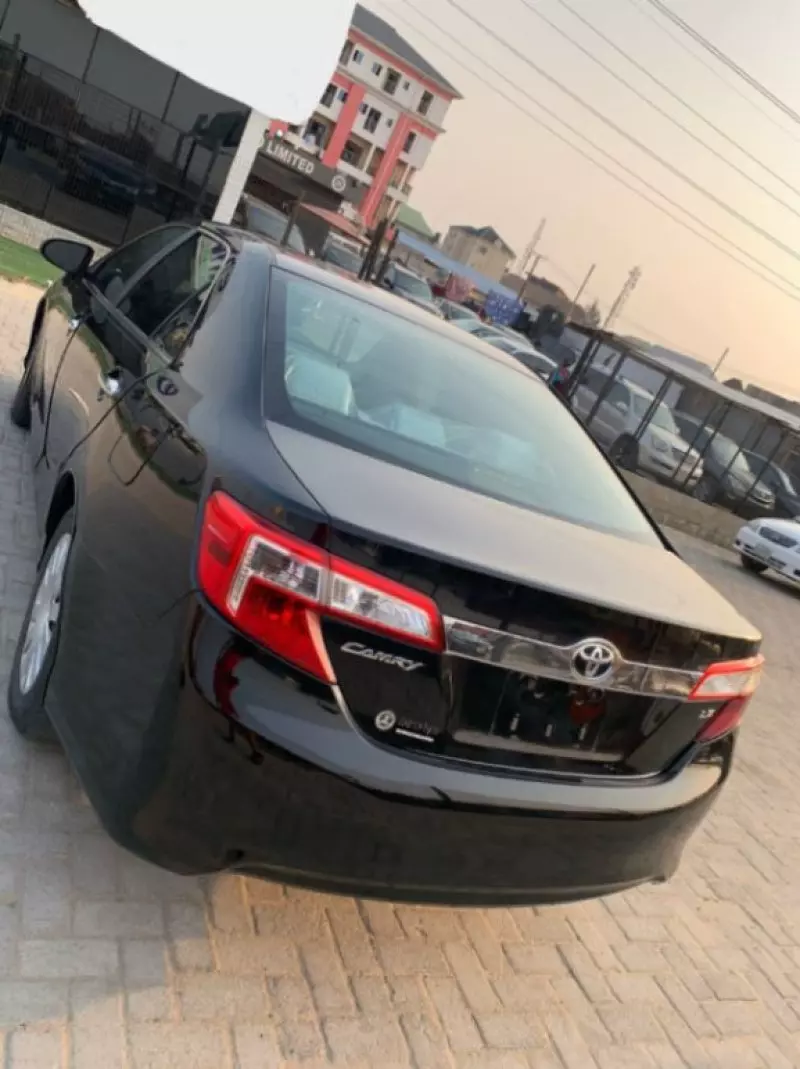 Toyota Camry   - 2012