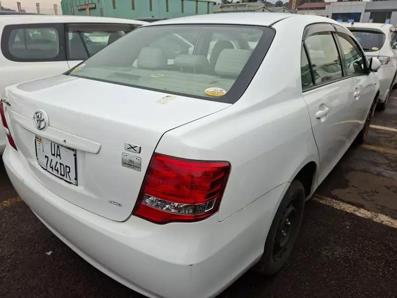 Toyota Axio    - 2012