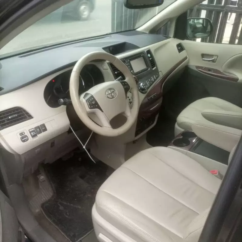Toyota Sienna   - 2013