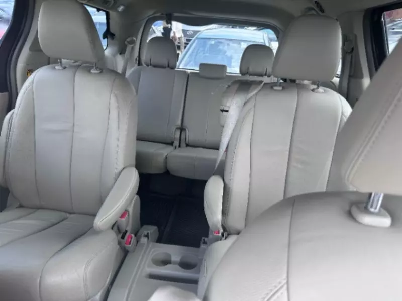 Toyota Sienna   - 2014