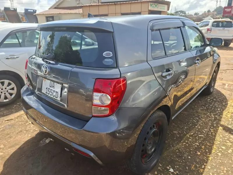 Toyota Ist    - 2010