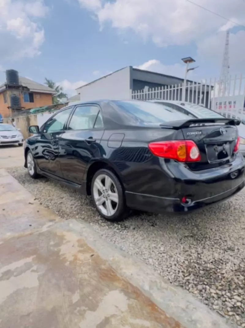 Toyota Corolla   - 2009