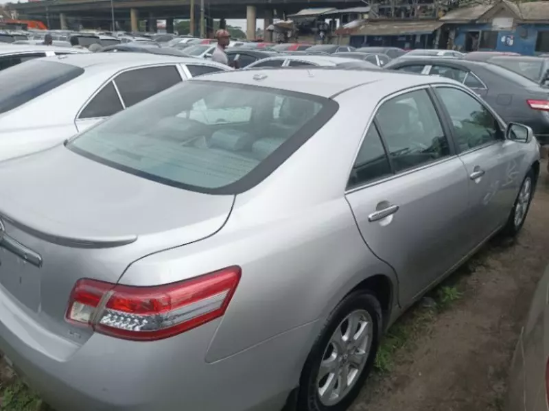 Toyota Camry   - 2010
