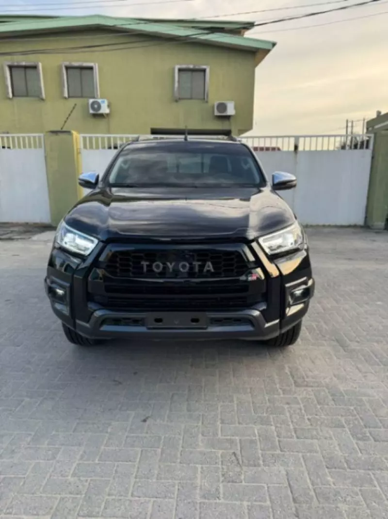 Toyota Hilux   - 2018