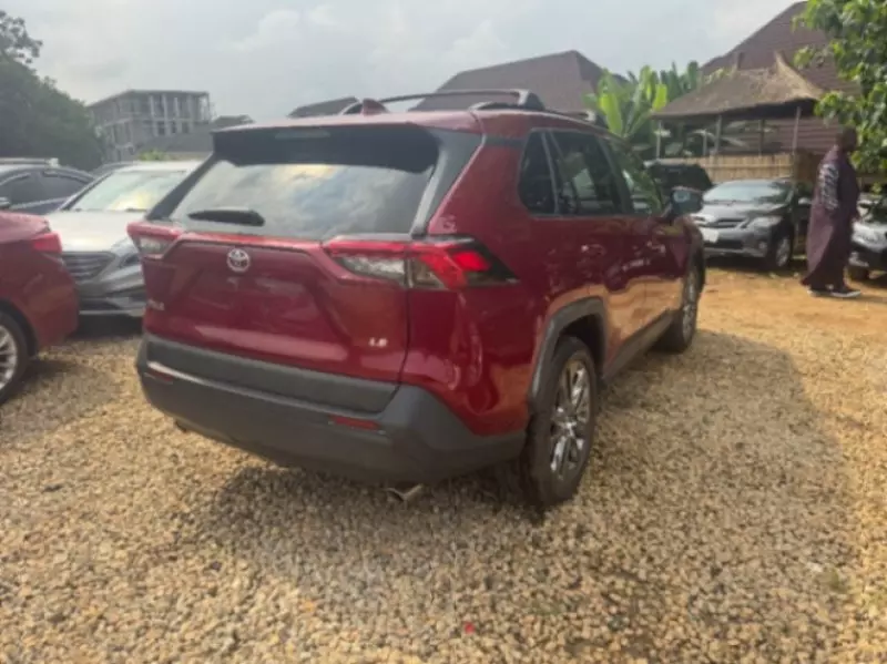 Toyota RAV 4   - 2019