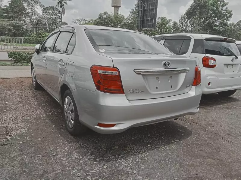 Toyota Axio hybrid    - 2017
