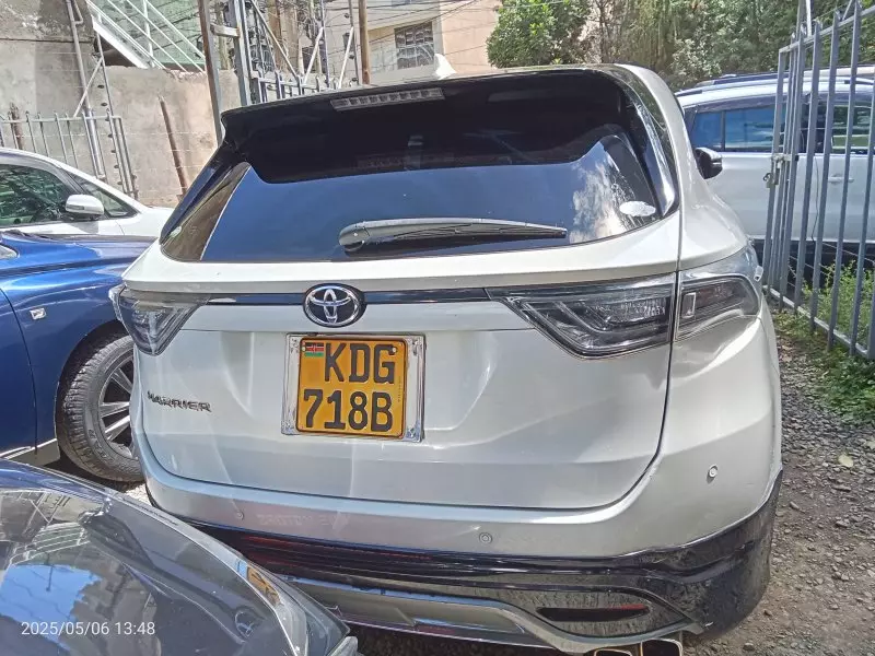 Toyota Harrier   - 2014