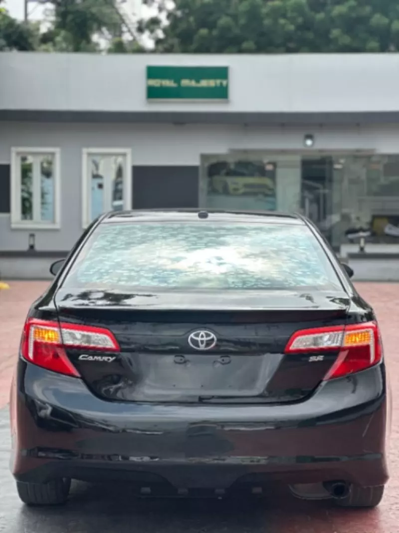 Toyota Camry   - 2012