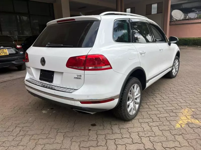 Volkswagen Touareg   - 2016