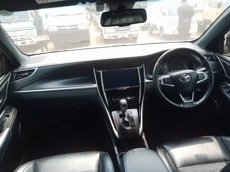 Toyota Harrier   - 2017