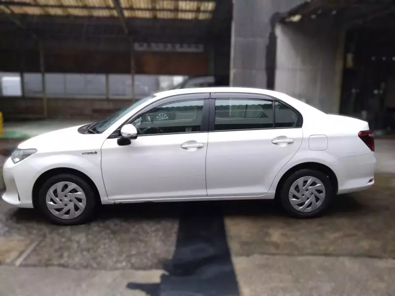 Toyota Axio hybrid    - 2018