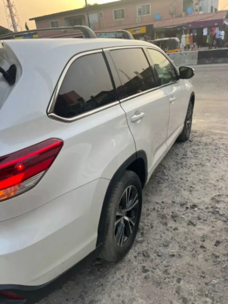 Toyota Highlander   - 2017