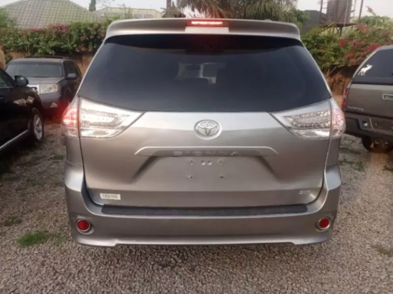 Toyota Sienna   - 2013