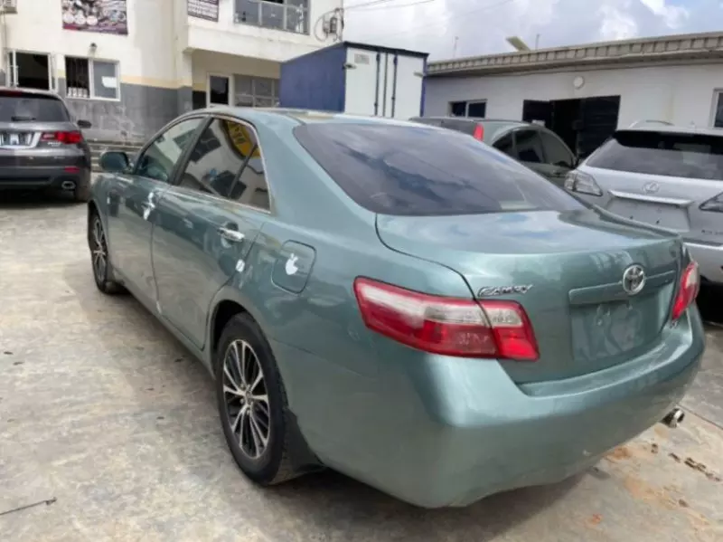 Toyota Camry   - 2009