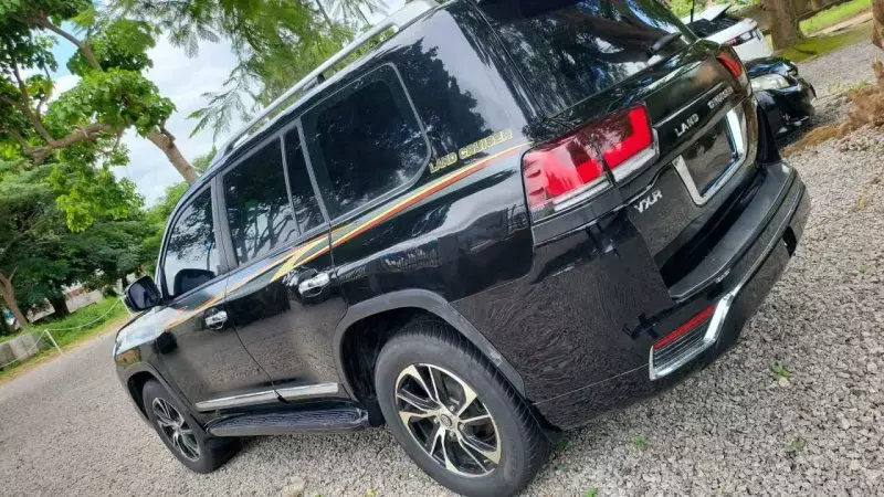 Toyota Land Cruiser   - 2011