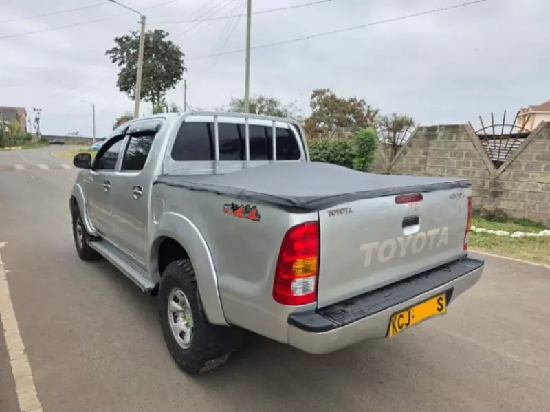 Toyota Hilux   - 2009