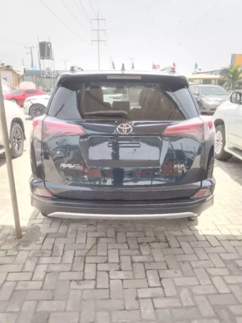 Toyota RAV 4   - 2017