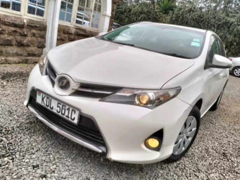 Toyota Auris   - 2015