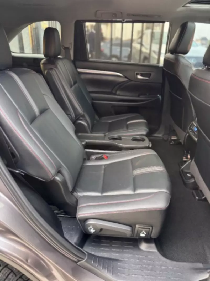 Toyota Highlander   - 2019