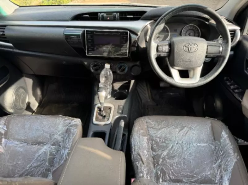 Toyota Hilux   - 2017