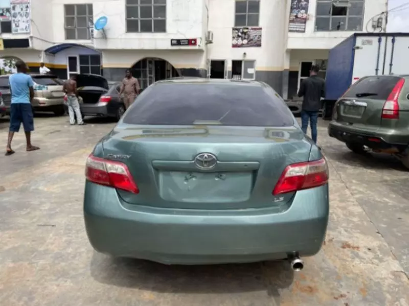 Toyota Camry   - 2009
