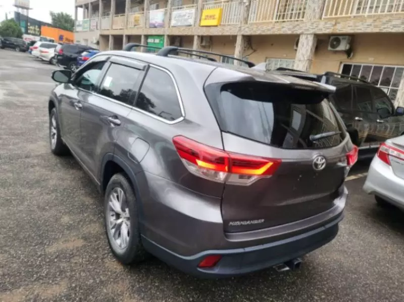 Toyota Highlander   - 2015