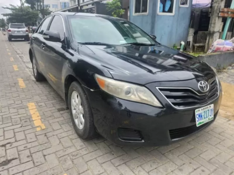 Toyota Camry   - 2010