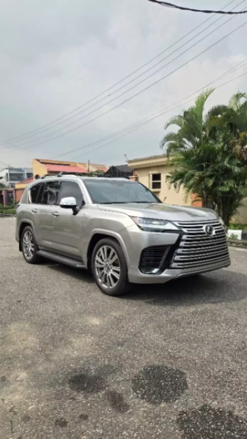 Lexus LX