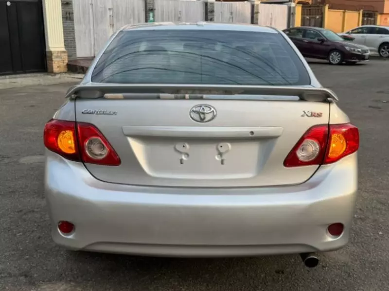 Toyota Corolla   - 2010