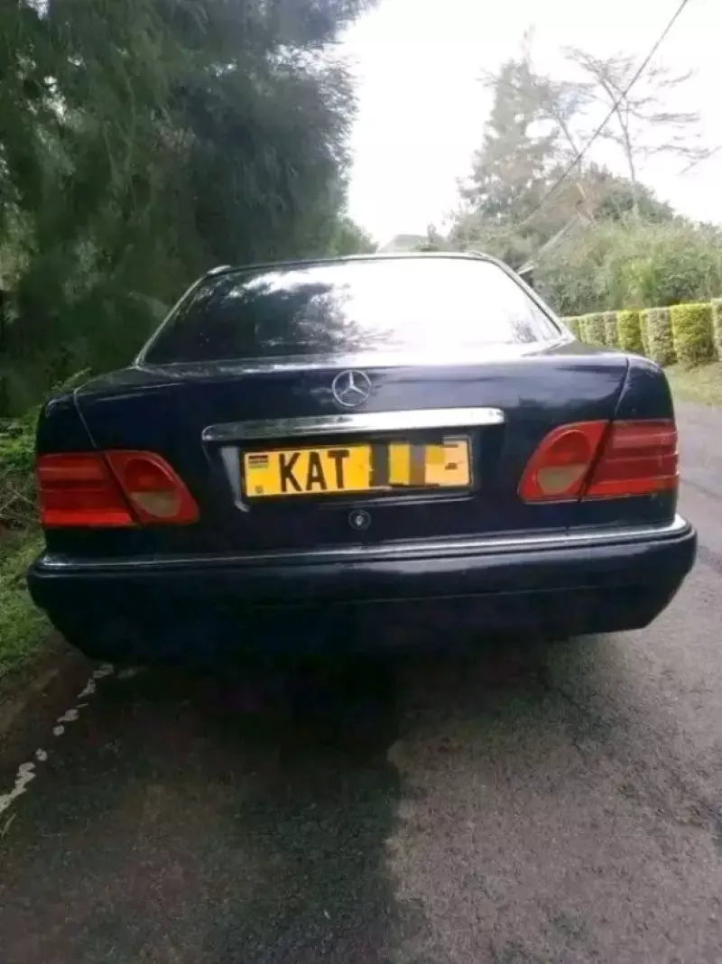 Mercedes-Benz E200   - 1997