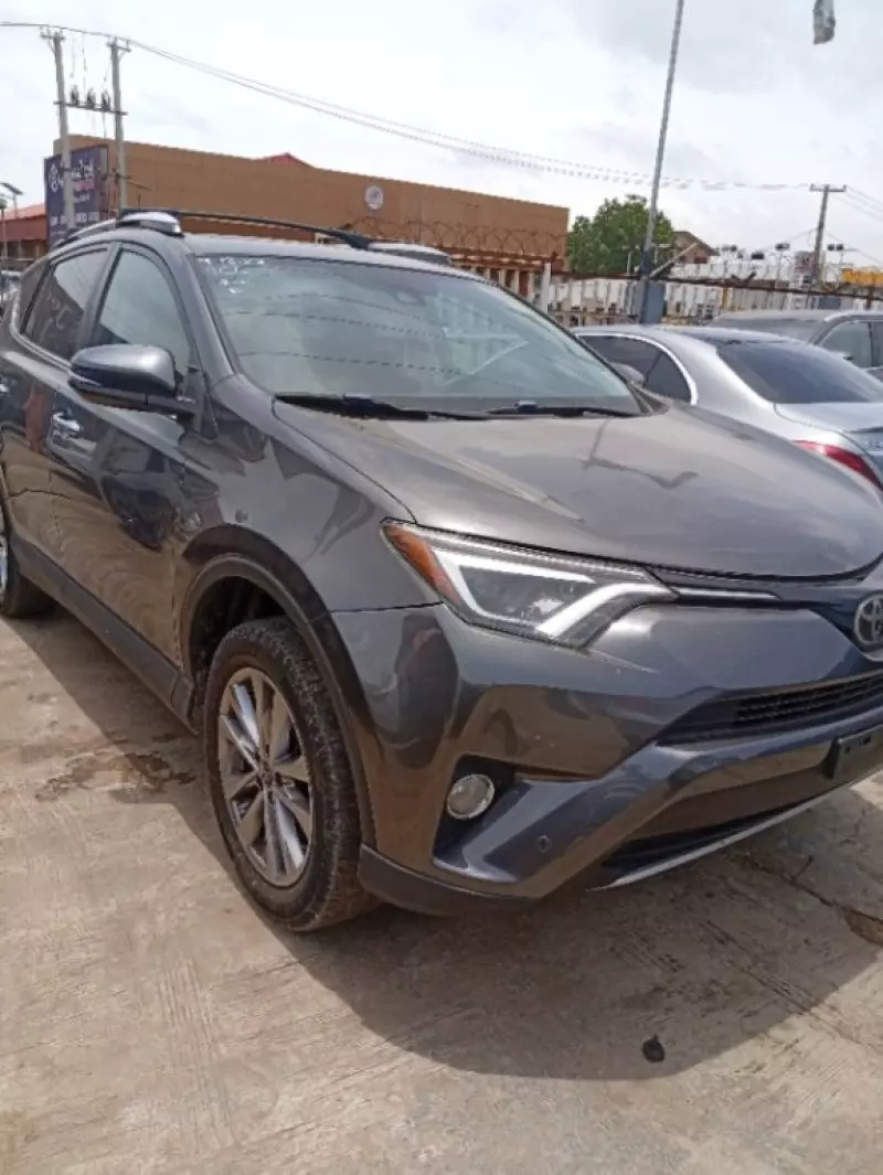 Toyota RAV4   - 2016