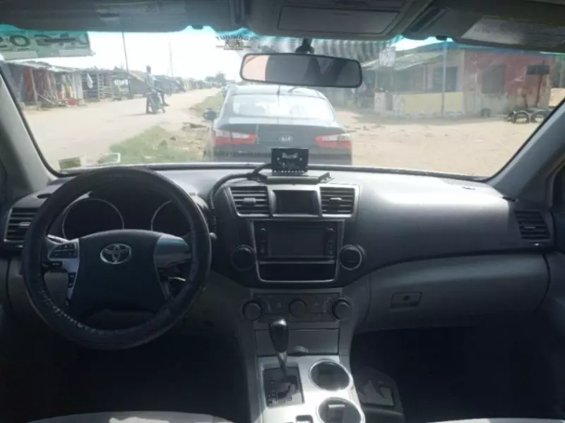 Toyota Highlander   - 2013