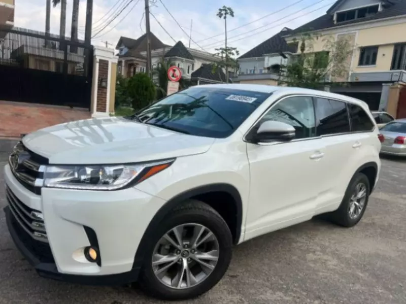 Toyota Highlander   - 2016