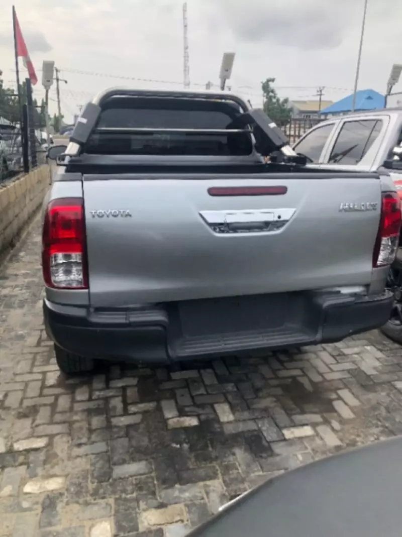 Toyota Hilux    - 2021
