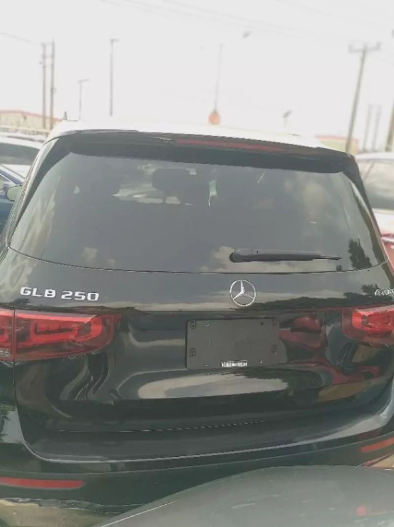 Mercedes-Benz GLB 250   - 2021