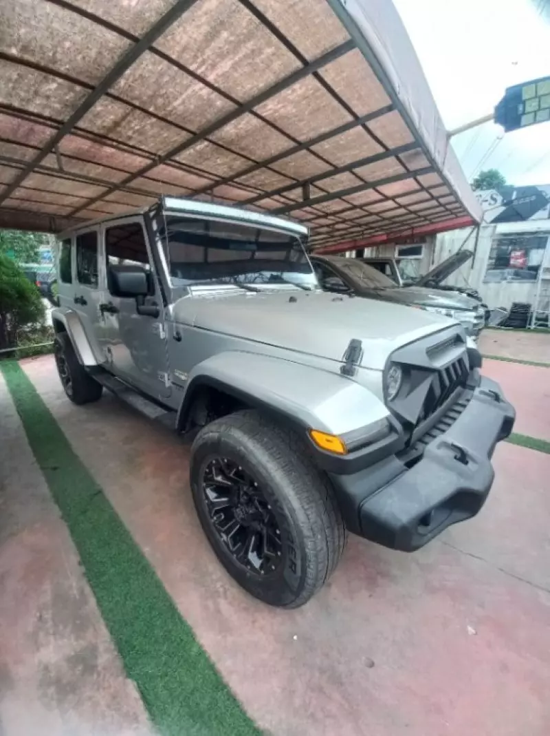 JEEP Wrangler Sahara   - 2010