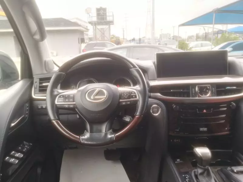 Lexus LX 570   - 2017