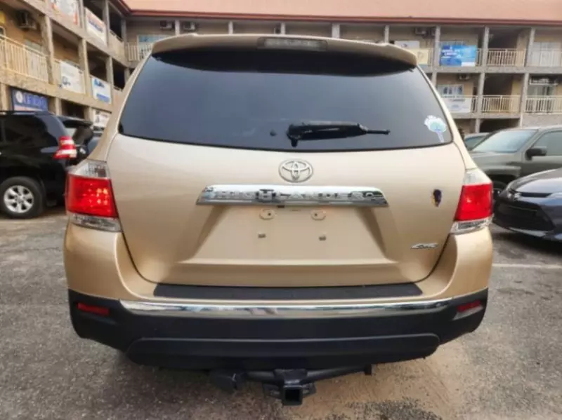 Toyota Highlander   - 2013