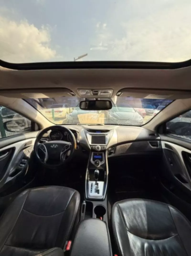 Hyundai Elantra   - 2013