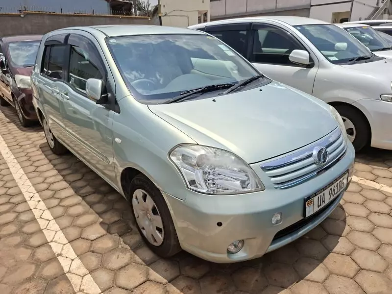 Toyota Raum    - 2012