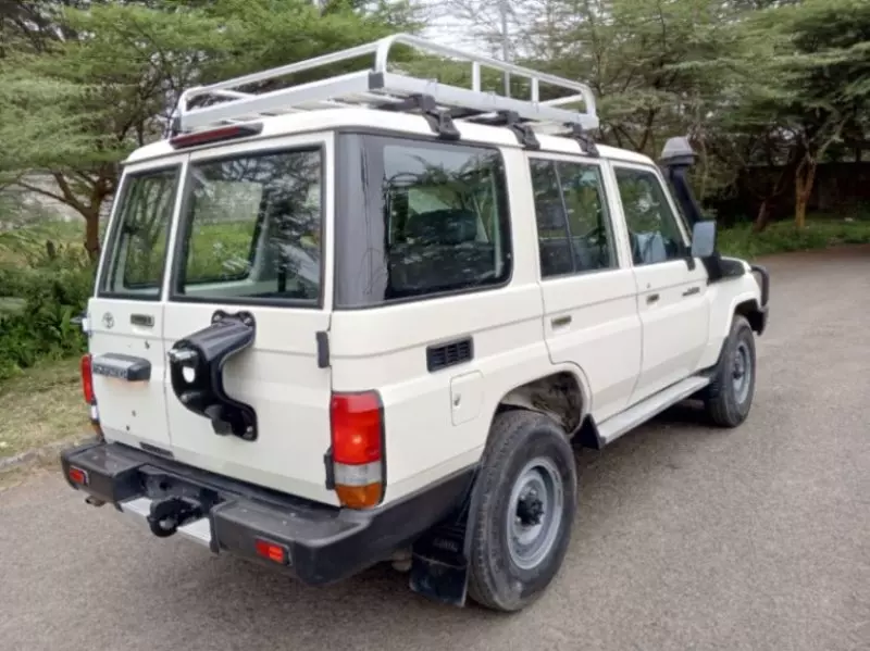 Toyota Land Cruiser   - 2017