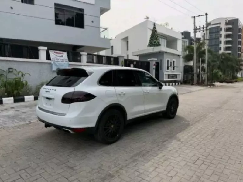 PORSCHE Cayenne