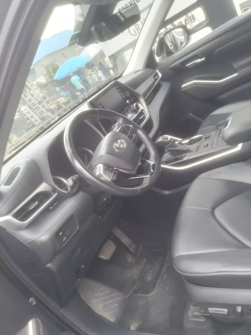 Toyota Highlander   - 2020