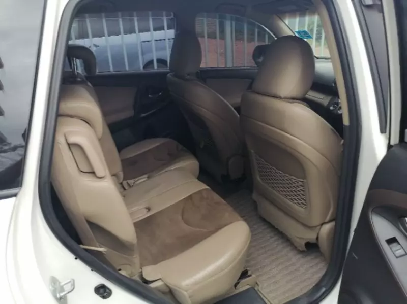 Toyota Vanguard    - 2009