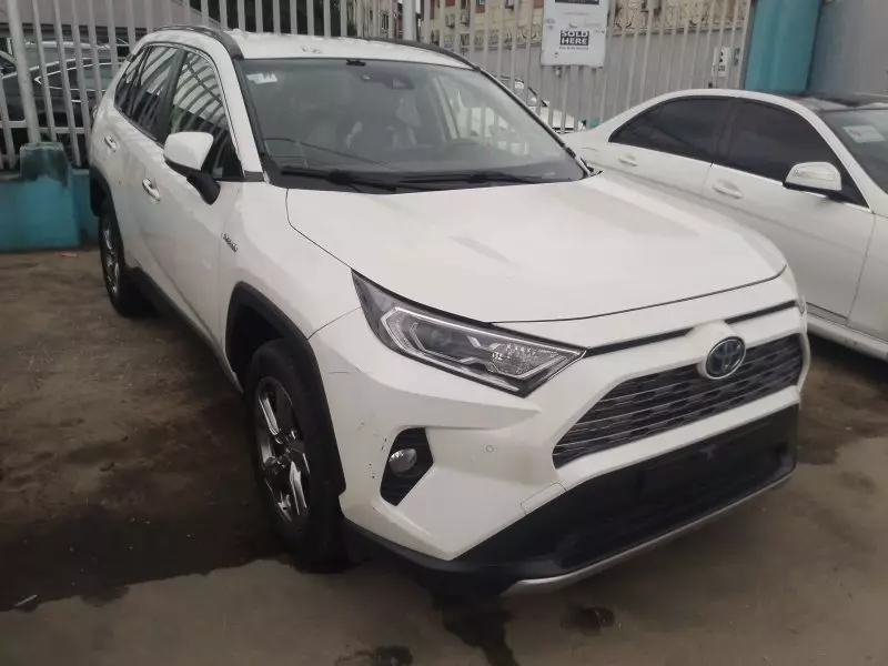 Toyota Rav 4 8AT 2.5l (Adventure Grade)   - 2020