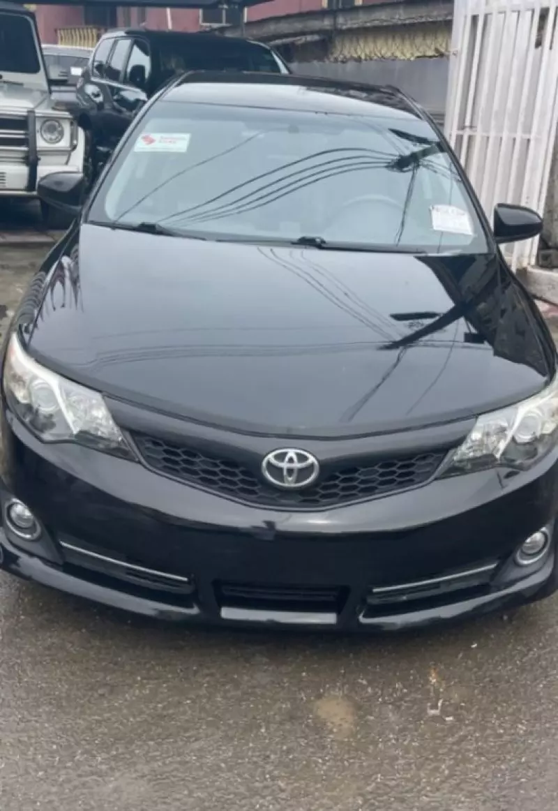 Toyota Camry   - 2014